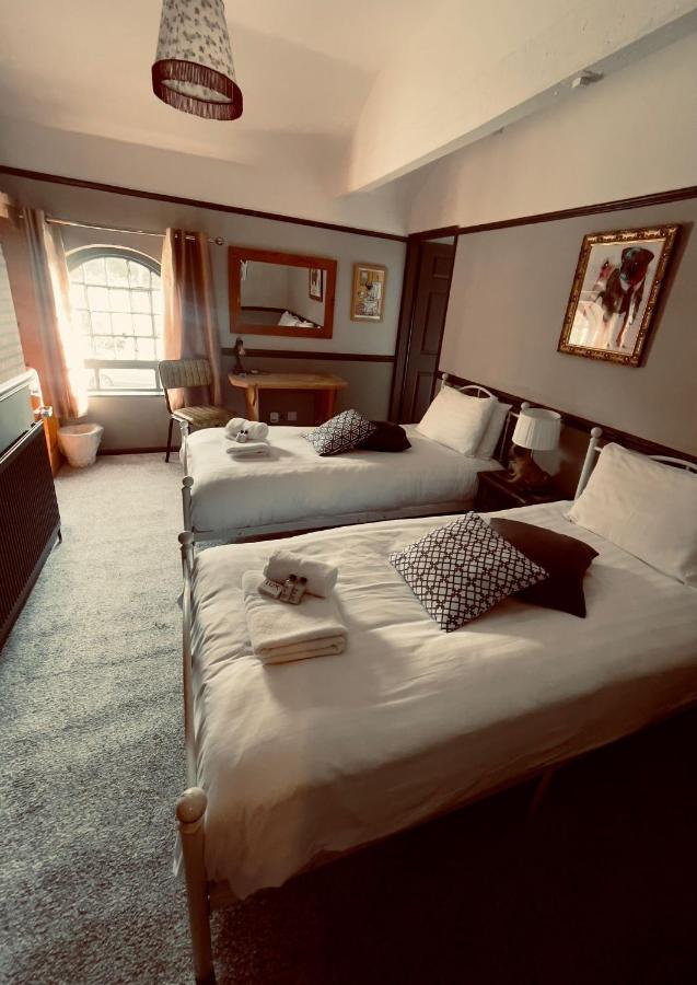 The Italian Greyhound Hotel Great Glen Buitenkant foto